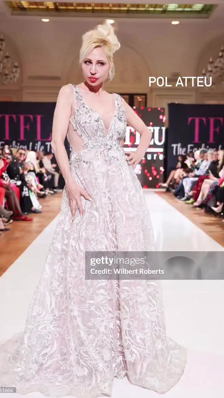 International Supermodel New York Fashion Week @laura_bianca_collins…