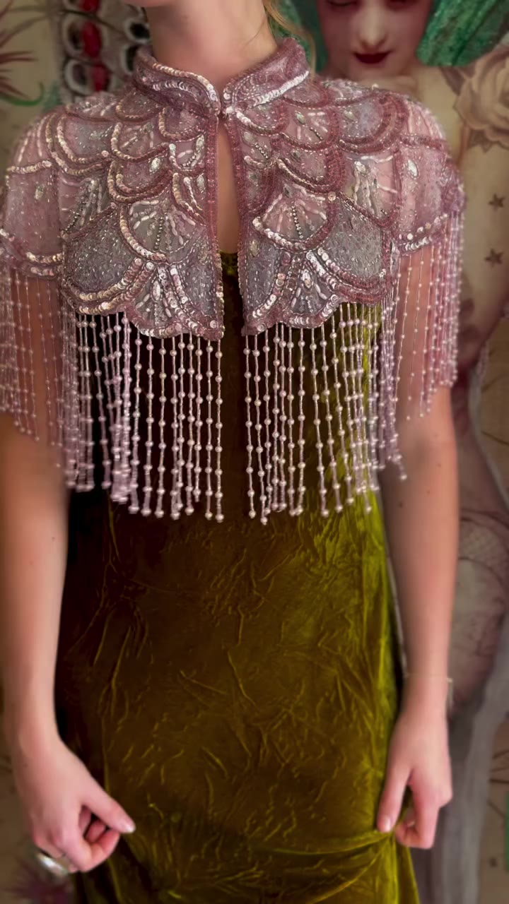 It’s time to bring back the 1920’s jazz band era 🎺 These beautiful beaded…