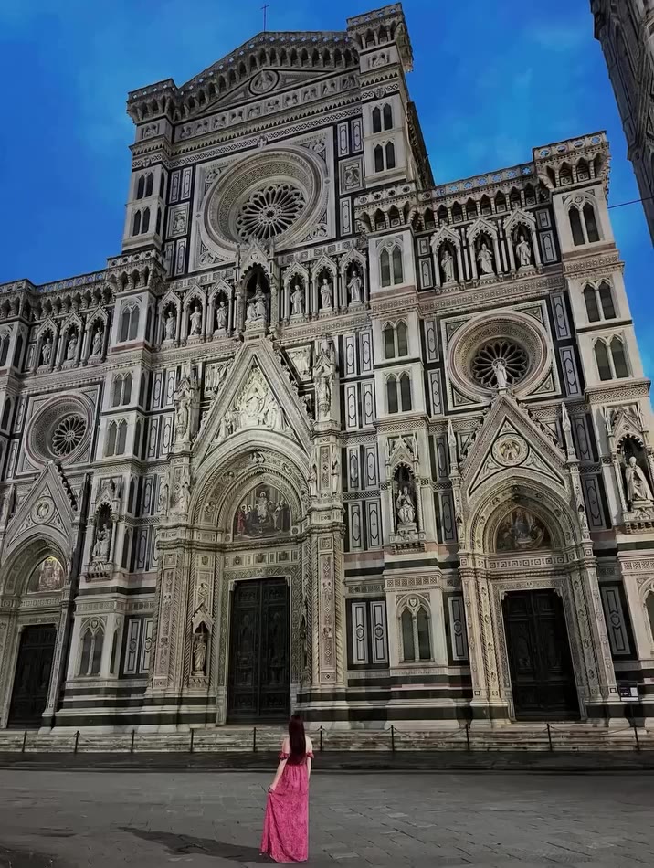 Tiare, around the world. 🌎✨ Florence looks good on you, @squidytravels. 🇮🇹…
