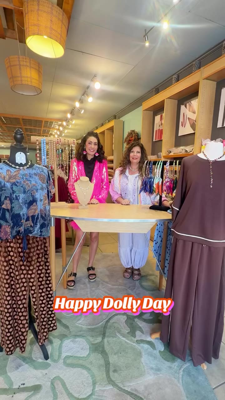 💖 HAPPY DOLLY DAY, MERLE GIRLS! 💖 We’re inviting YOU to our New Albany store…
