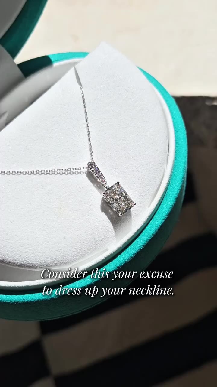 A delicate drop designed to catch the light beautifully. 💎 10K White Gold…