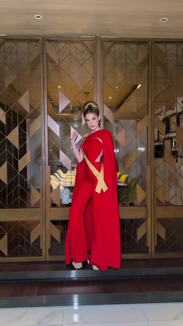 Wearing red today ❤️ @vestidoshollywood ❤️ @_maximilianoreyes @nawat.tv…