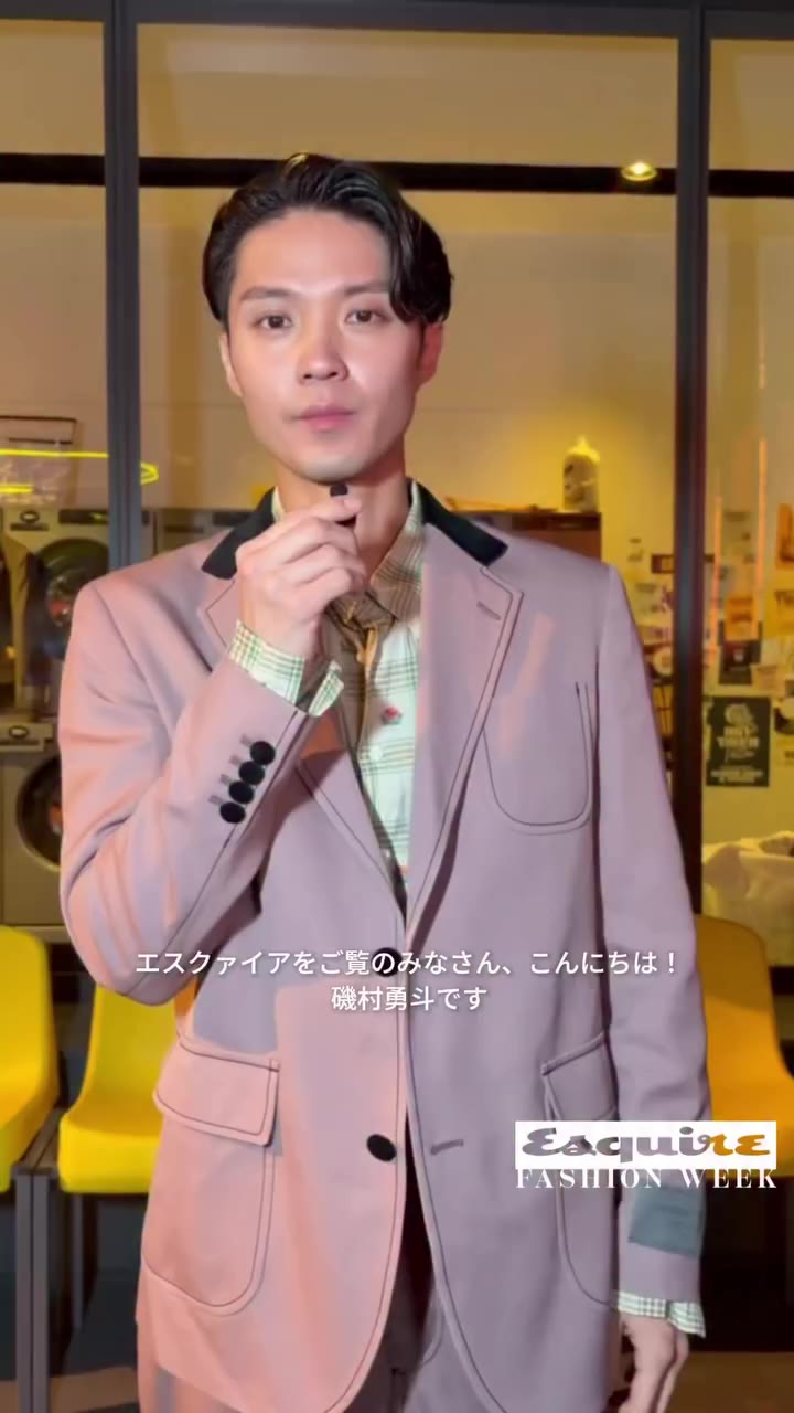 【REPORT】磯村勇斗さんがオニツカタイガーの2027年春夏ウィメンズ・コレクションのショーに来場。コーディネートのポイントなどについてインタビュー。…