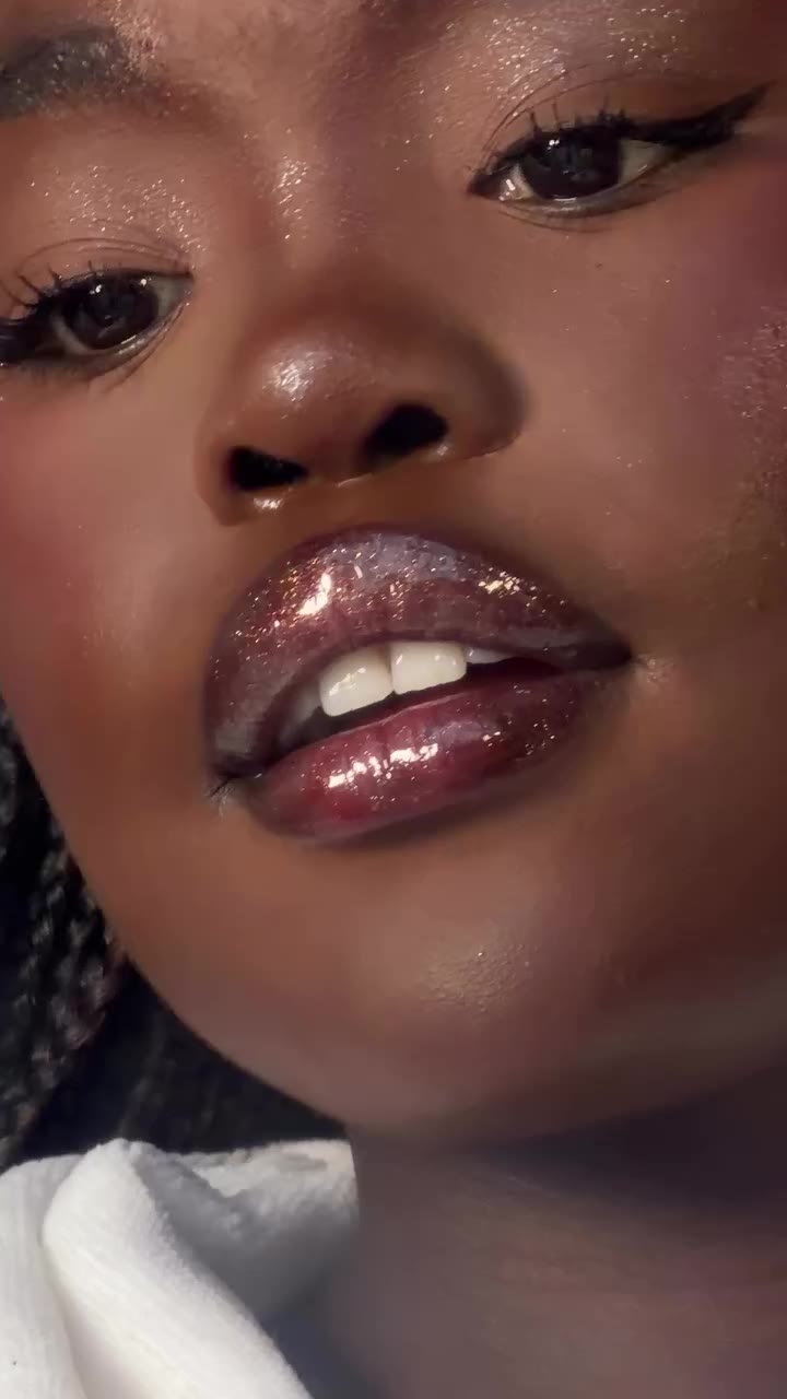 This is what @diorbeauty lip oil in rosy candy sounds like btw! 🧚🏾✨