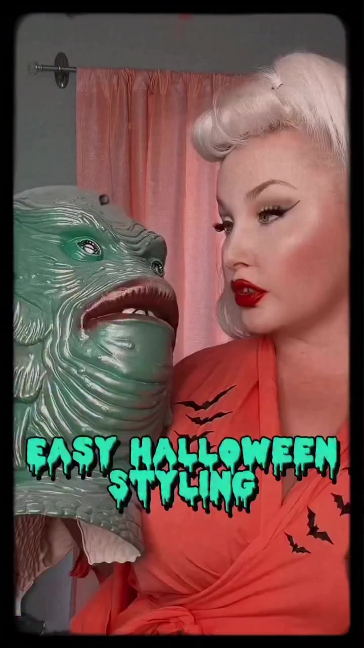 🖤 @kirstieleroux making monster magic in the Creature from the Black lagoon…