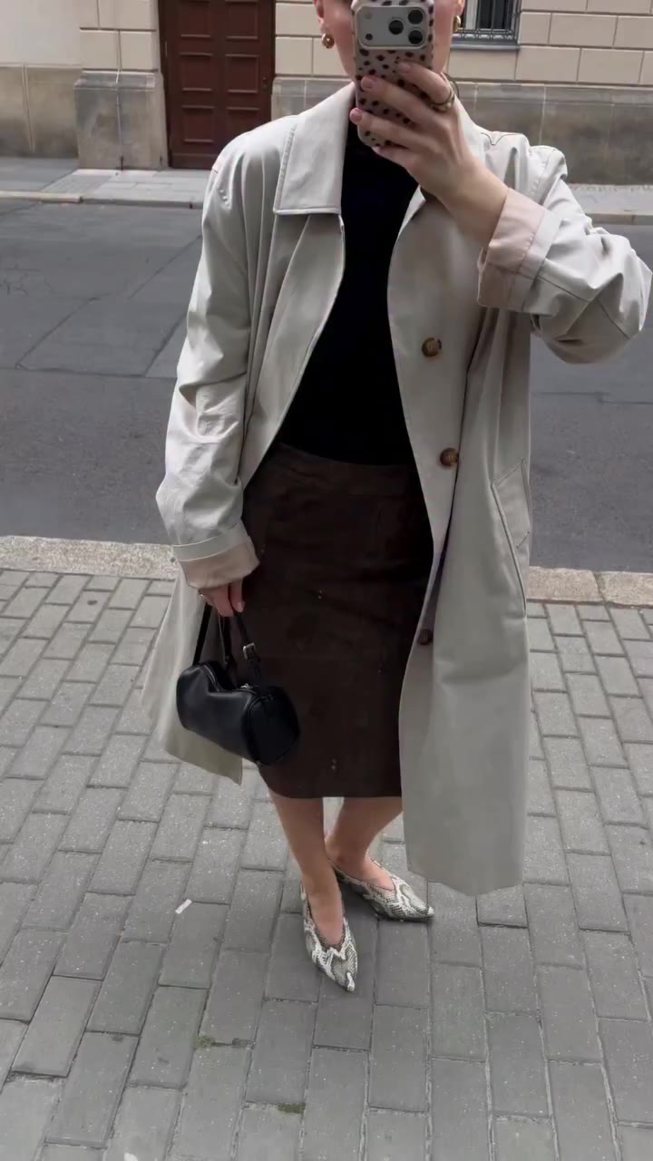 On the go with @allexmarielle Marie styles the Amaro Phone Case.
