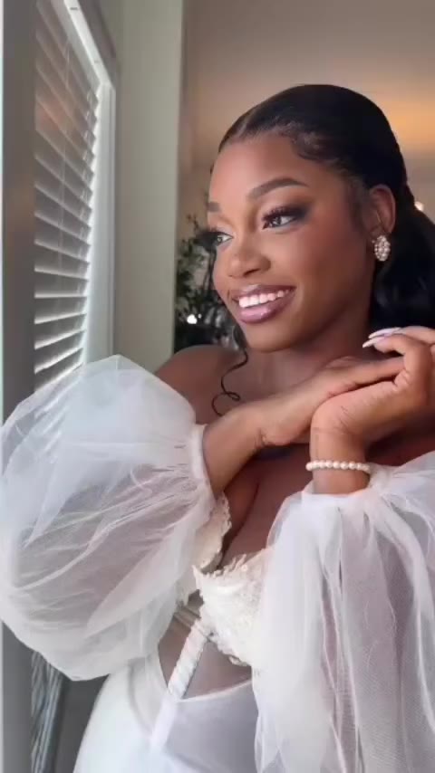 GORGEOUS #LACHARISBRIDE ALL THE WAY FROM THE CANADA 🇨🇦 Wedding dress…