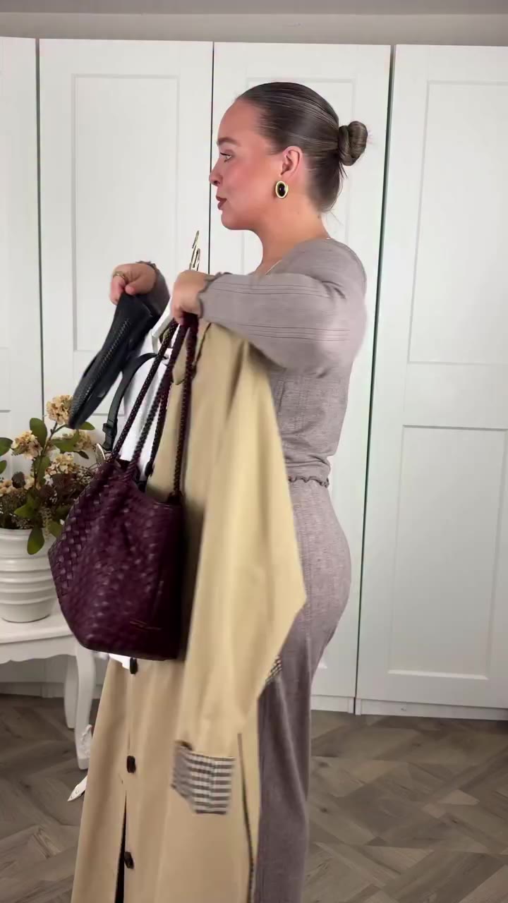 my reversible trench has had its first outing… comment SHOP for links🔗…