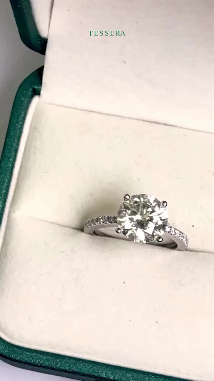 A solitaire at center stage, with the side diamonds joining the party. 💎 More…