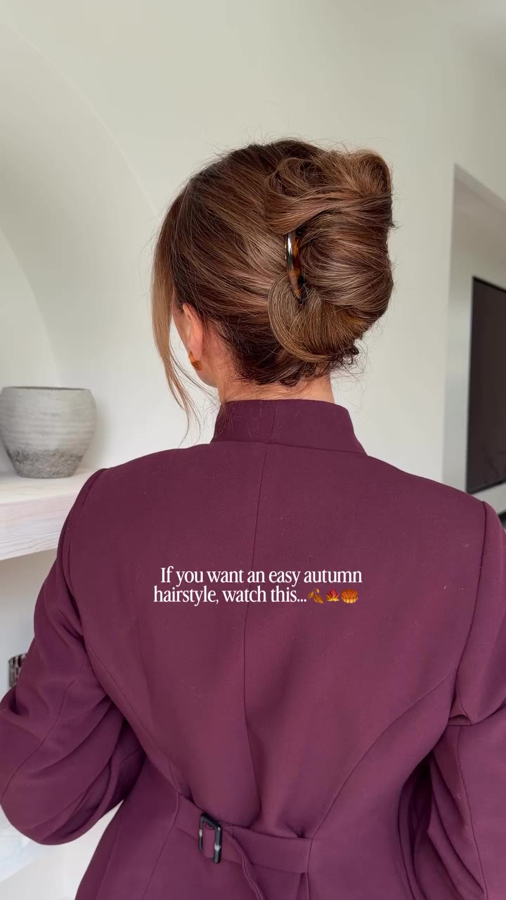 The autumn hairstyle that looks complicated but really isn’t!! 🍁🍂🥮 Hair…