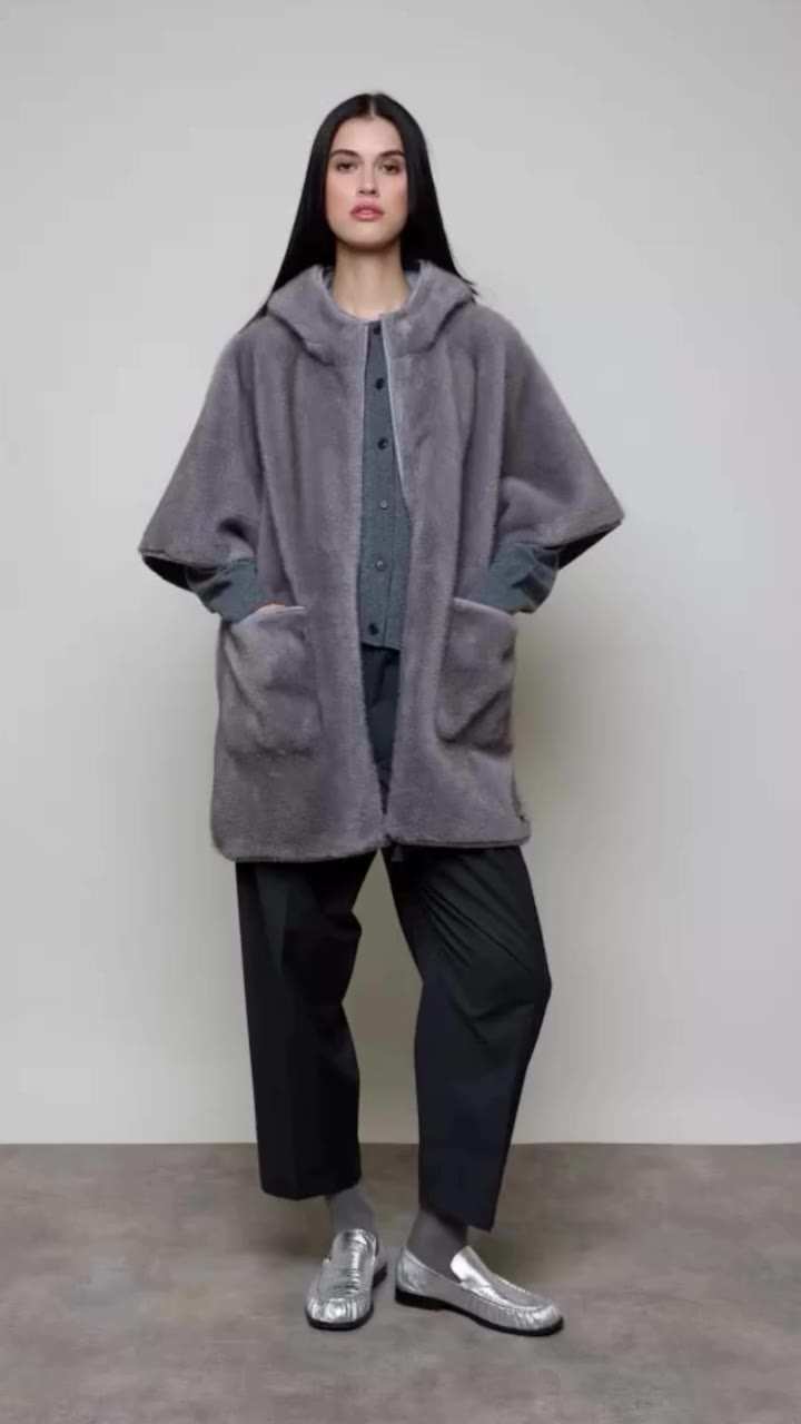 Elevate your winter wardrobe with this beautiful faux fur jacket. Luxuriously…