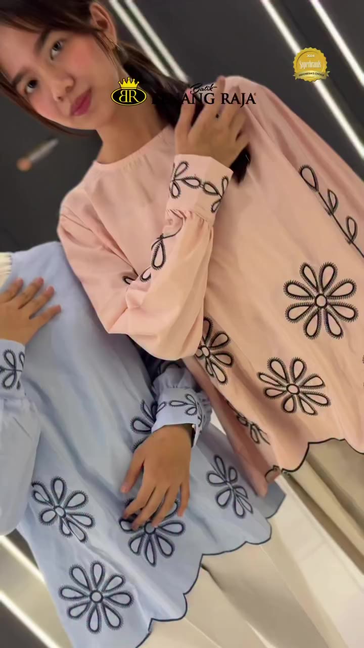 Rekomendasi outfit couple bareng bestie 🫶🏻✨ Buat yang lagi cari, ini bisa…