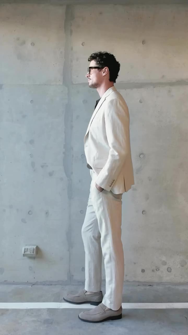 Warmer weather calls for lighter fabrics and a little texture. The Elias Linen…
