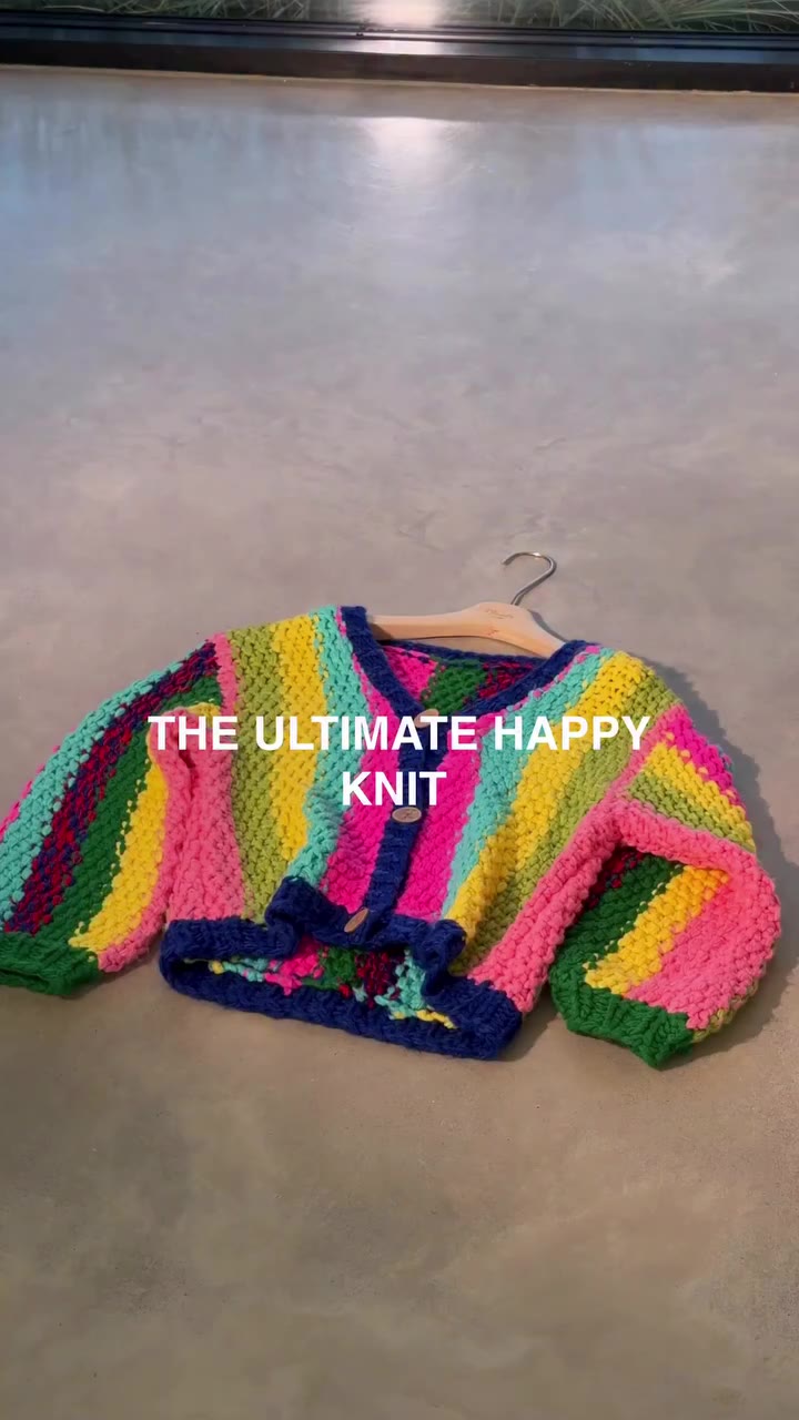 This is what dopamine dressing is about🌈 Our beautiful handwoven Iaorana…