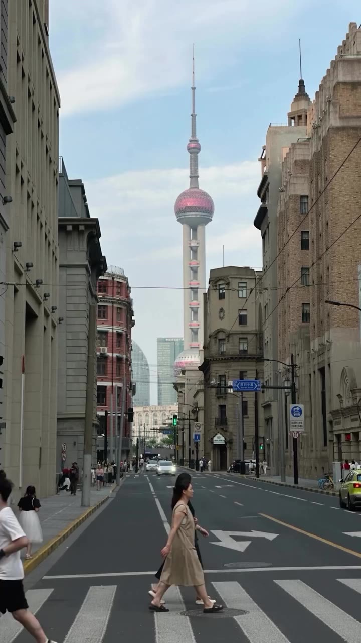 Pre–Fashion Season, Autumn Stroll in Shanghai Autumn lanes, the opening…
