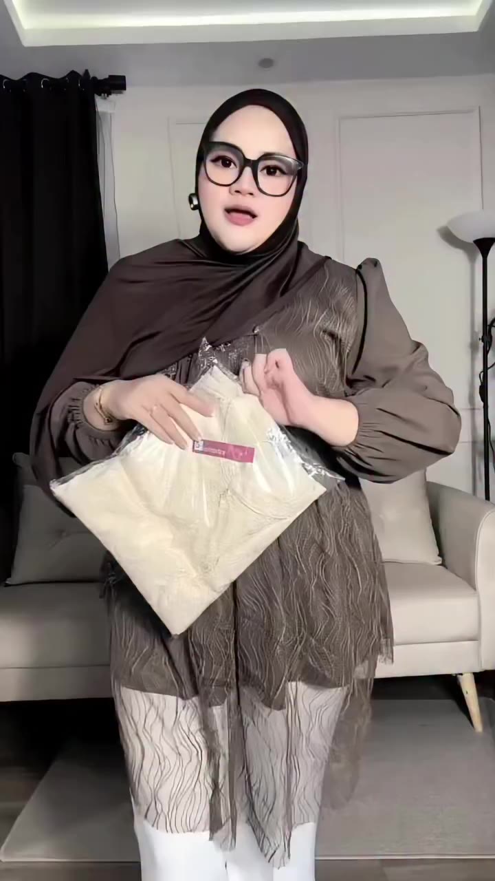 Oneset brukat adem untuk kondangan, lebaran. Bisa sampe di bb 100kg 😍