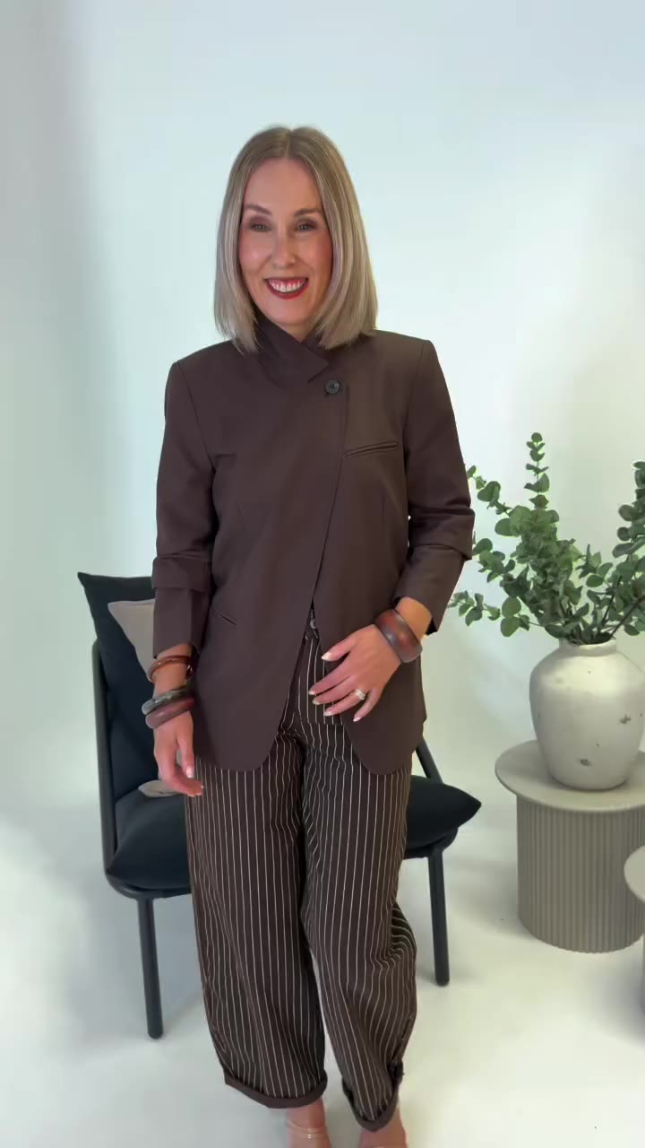 Introducing our Beata blazer in brown. 🤎✌🏻 The funnel neck trend is huge…