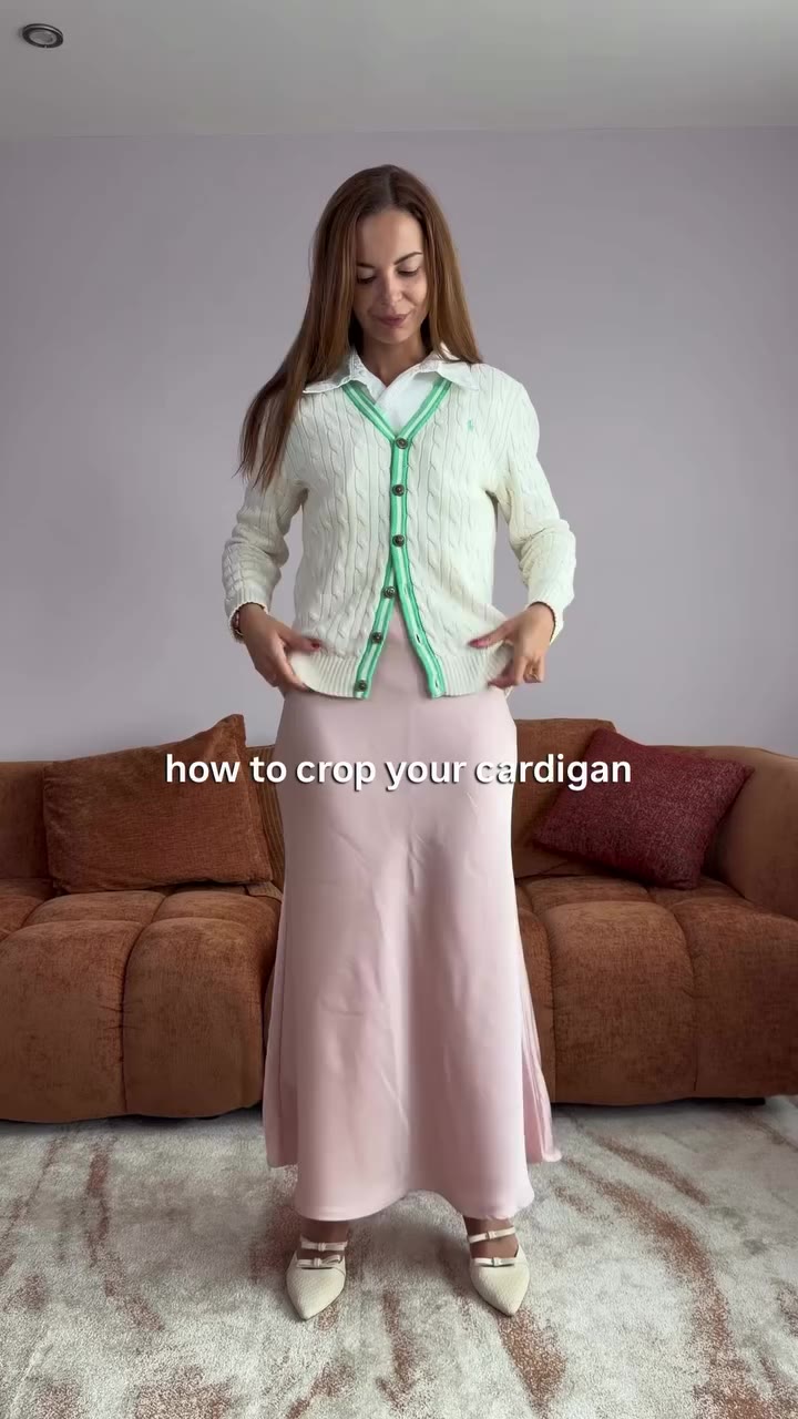 How to crop your cardigan 🤩would you try this hack? YES or no? Vote below ⬇️…