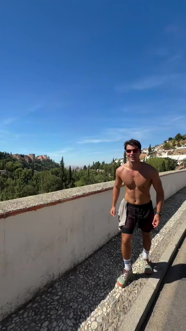 Trail running mañanero por el Albaicín con @envido6 en los auriculares 🎶 y la…