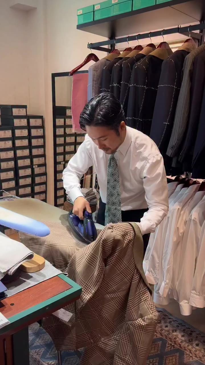 Jacket pressing @thedecorumsg #thefinerycompany #bespoketailoring #sartorial…