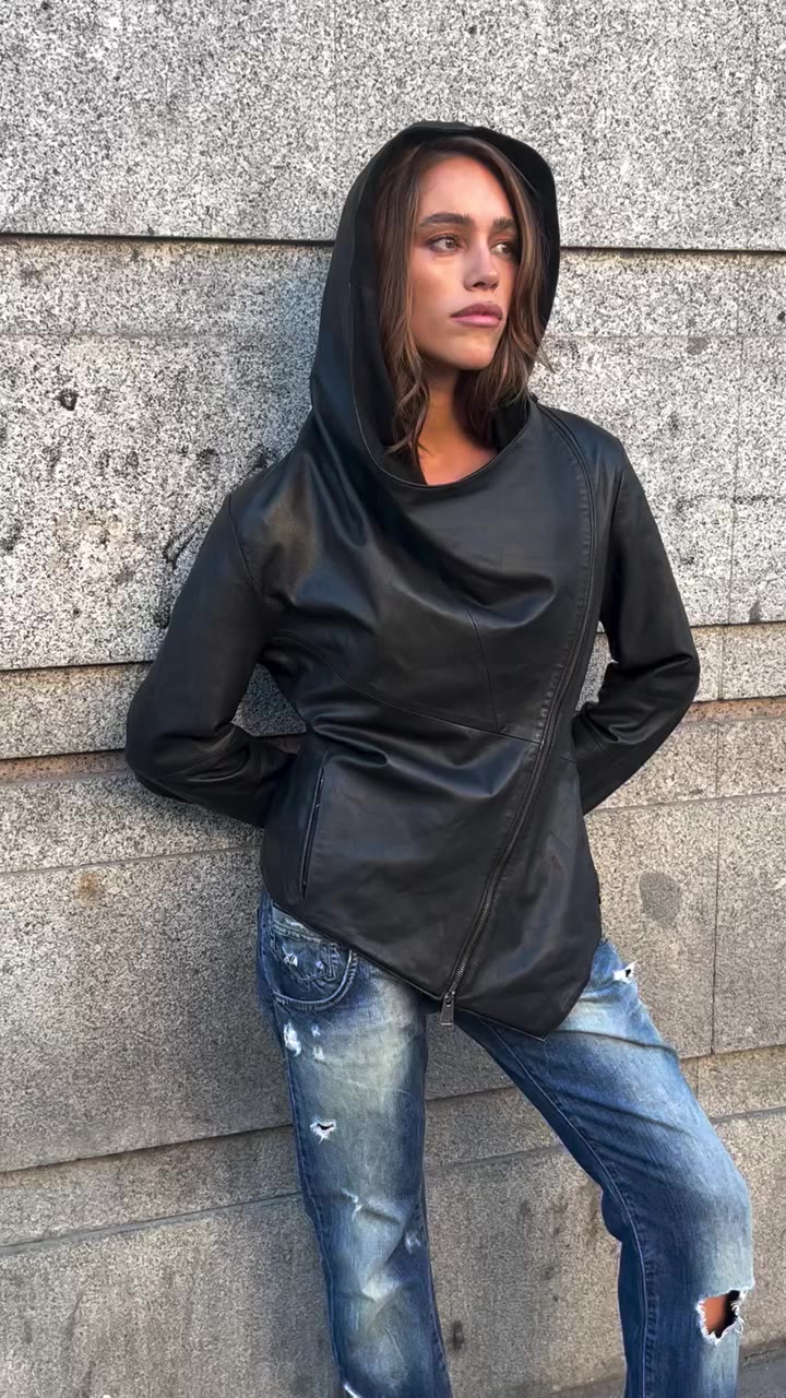 Finally, leather jacket season. Model @gmguada