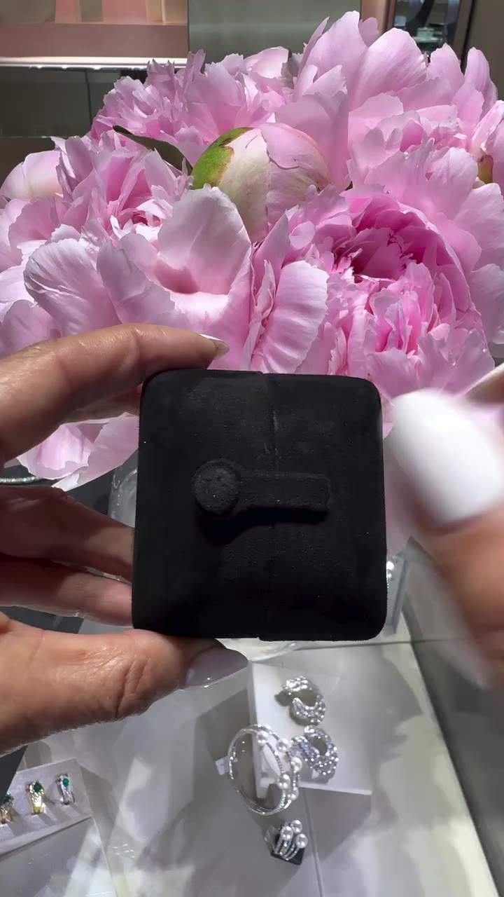 Qatari emerald cut lovers - visit @moussaieffjewellers during @djwe.qa to see…