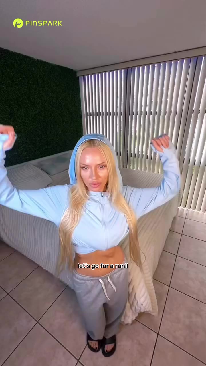 GRWM FOR A RUN!!⁠ ⁠ #PINSPARK #PINSPARKStyle #PINSPARKActivewear #Zeroframe…