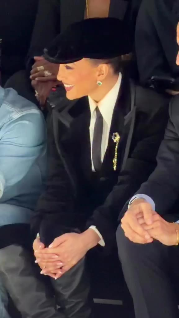 @JLo at the @DolceGabbana fashion show in Milan 📸: @f2max @maximsap #JLo…