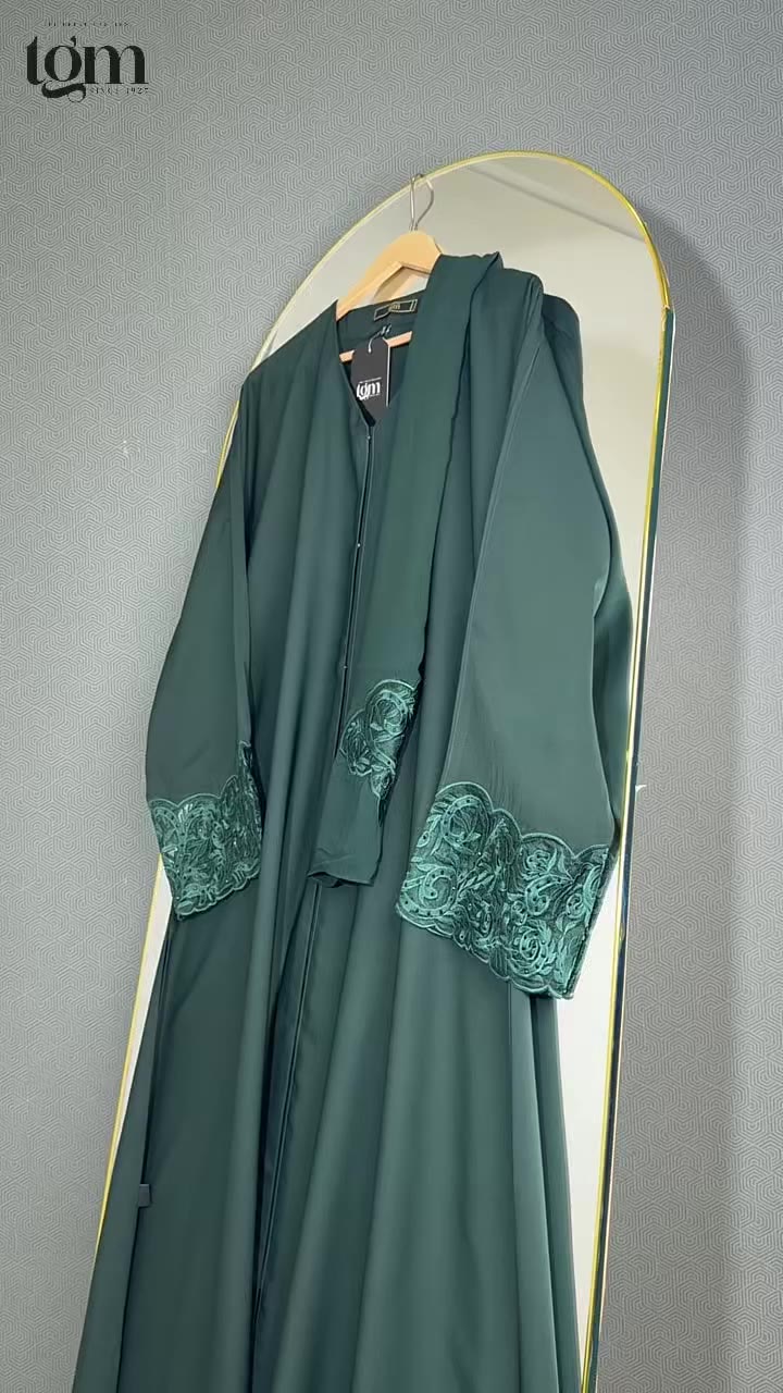 An abaya that speaks the language of elegance✨🌷🤍