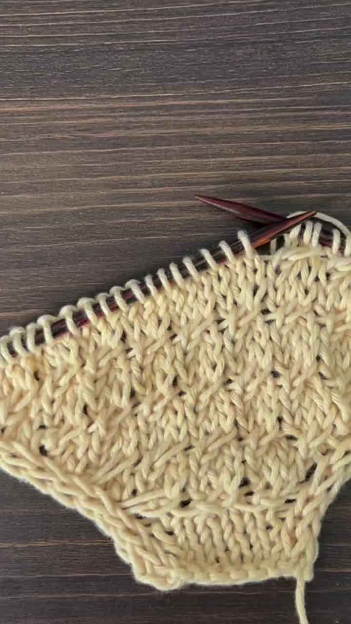 Una manera fácil de hacer trenzas sin agujas auxiliares!!!!#vídeotutorial…