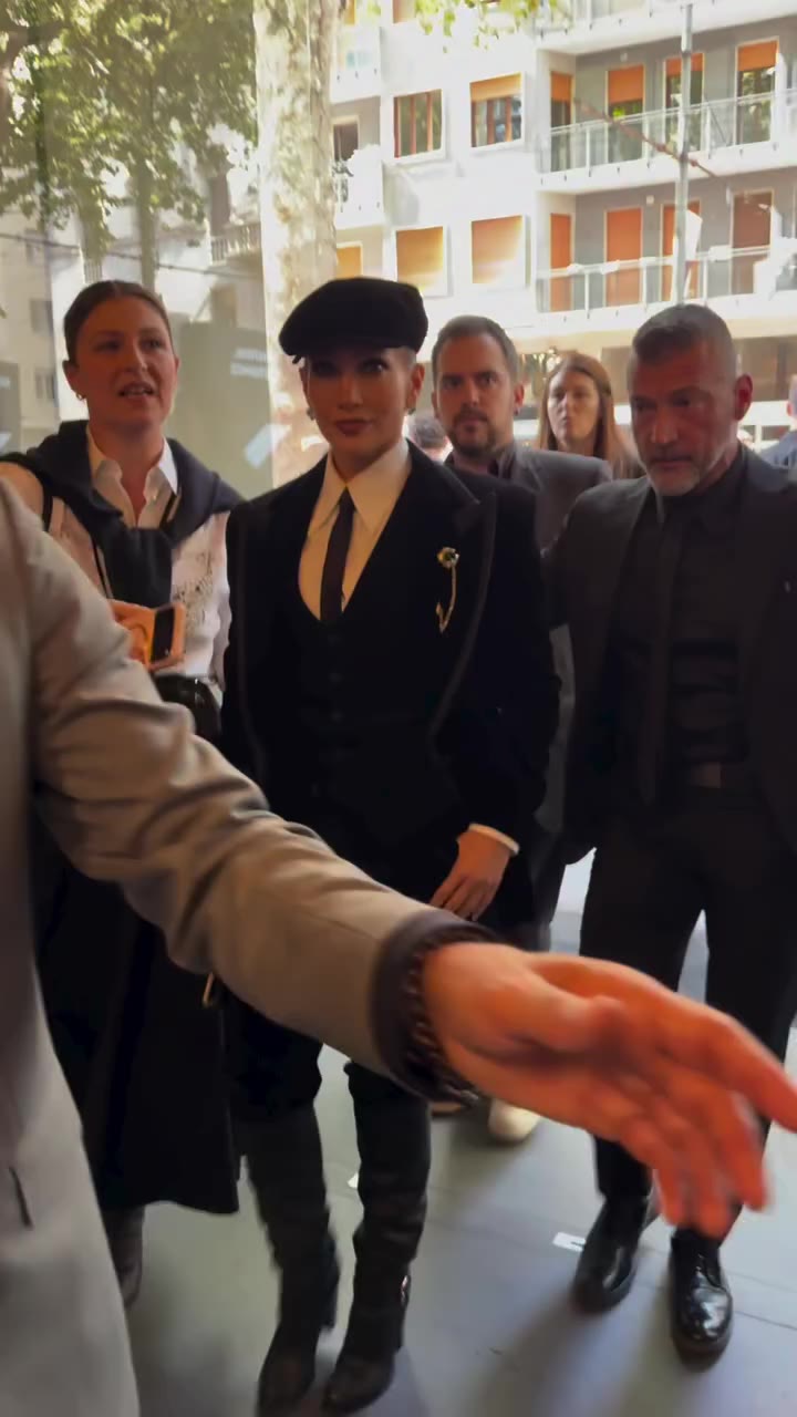 Jennifer Lopez bei @dolcegabbana #fashionweekmilan #jlo #jenniferlopez
