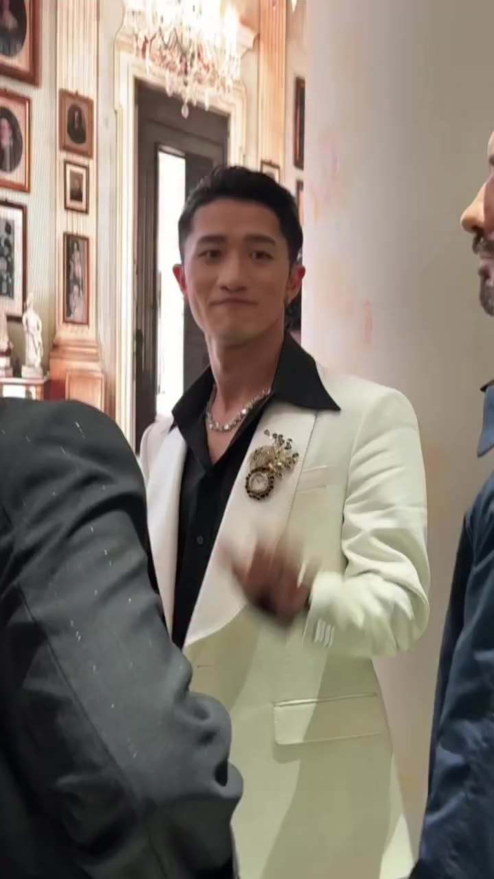 #岩本照 が #DolceGabbana SS27ショーを一言で表すと？ #voguejapan_collection