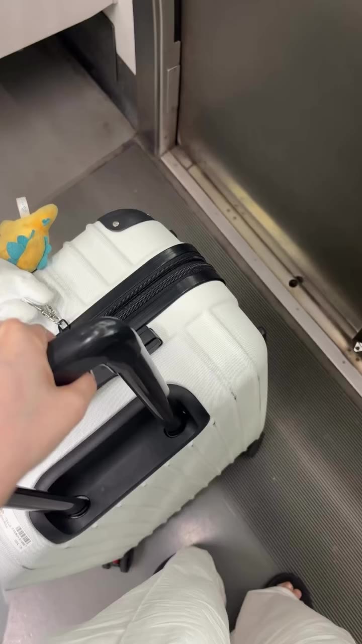 長くなりましたが悩んでいます。 解決しますよーに😢😢 #アパレル店員 #夏休み #帰省vlog #vlog