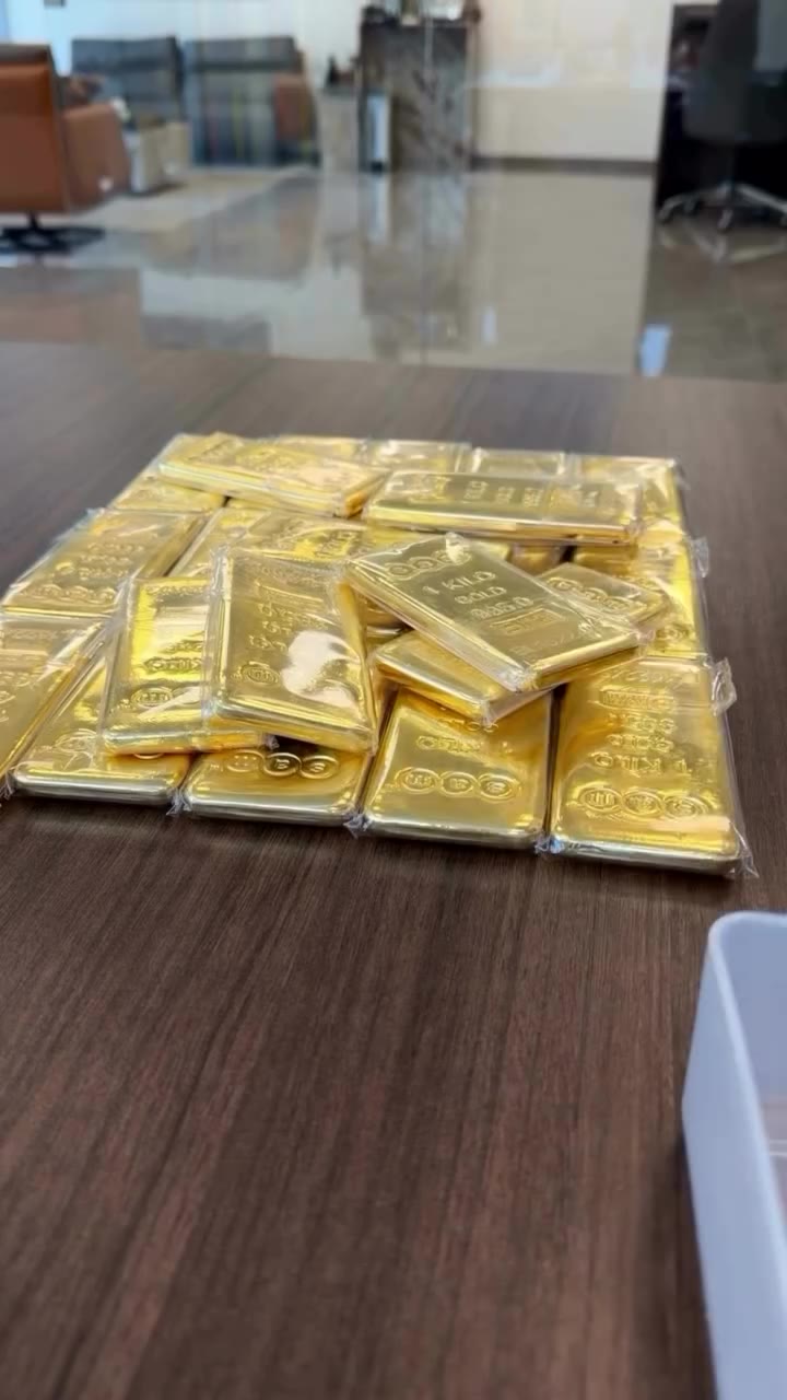 استثمارك يبدأ من اختيارك ✨ سبائك ذهب بأوزان متعددة، وقيمة تبقى. 🪙 في الصفقة…