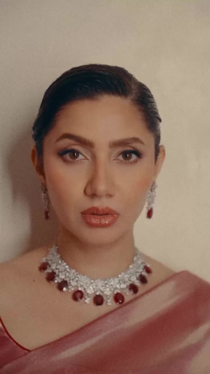Before the evening begins ✨ @mahirahkhan for the launch event of Damas…