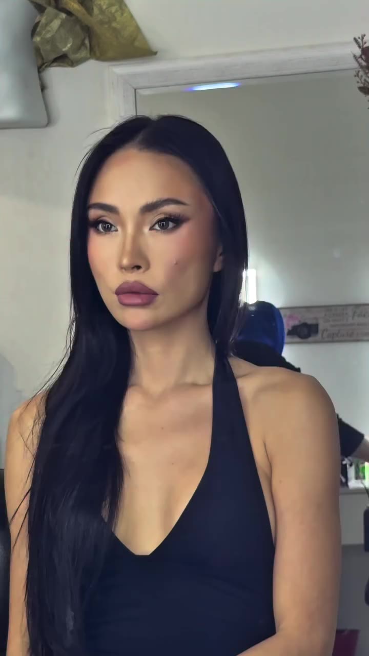 Today’s BTS hair & makeup experiment play with lovely @fazrinwahid 💋💄 We did…