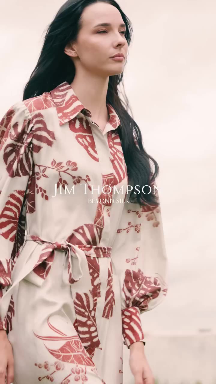 A tropical story in motion. Bai Bon leaves, delicate blooms and butterflies…
