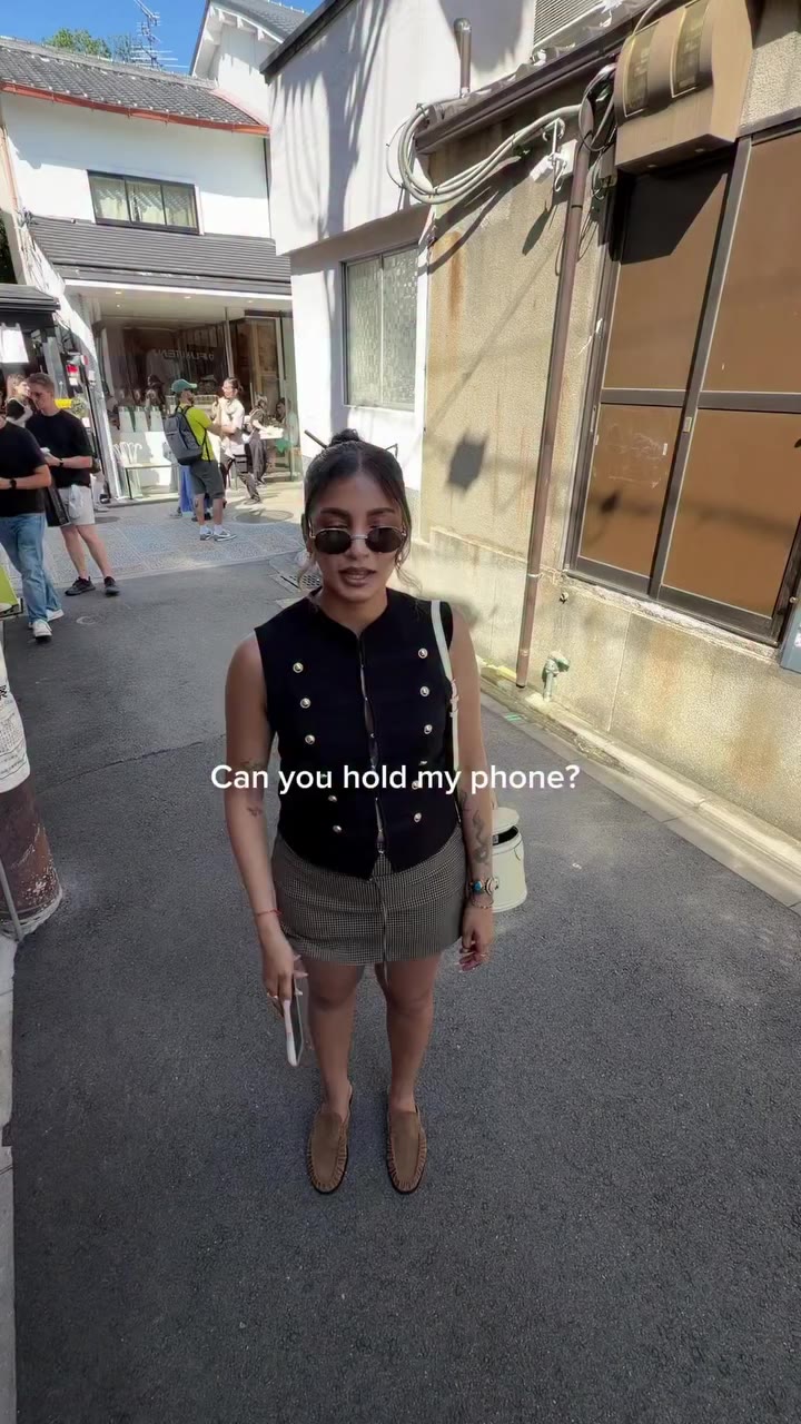 Live footage of me not using my brain on vacation 🫢 #outfitinspo…