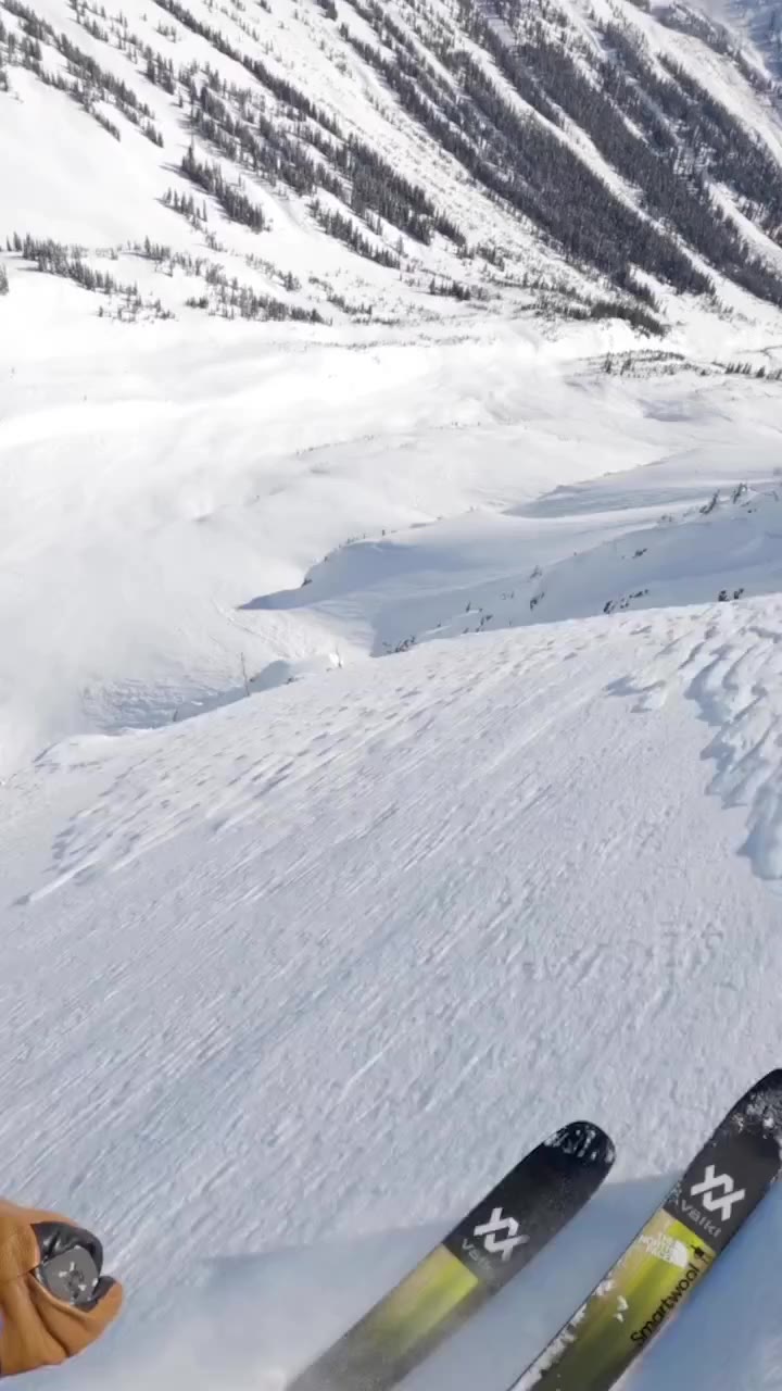 @ianmcintosh with a little extra motivation on the way out. 💨 🚁 @stellarheli…