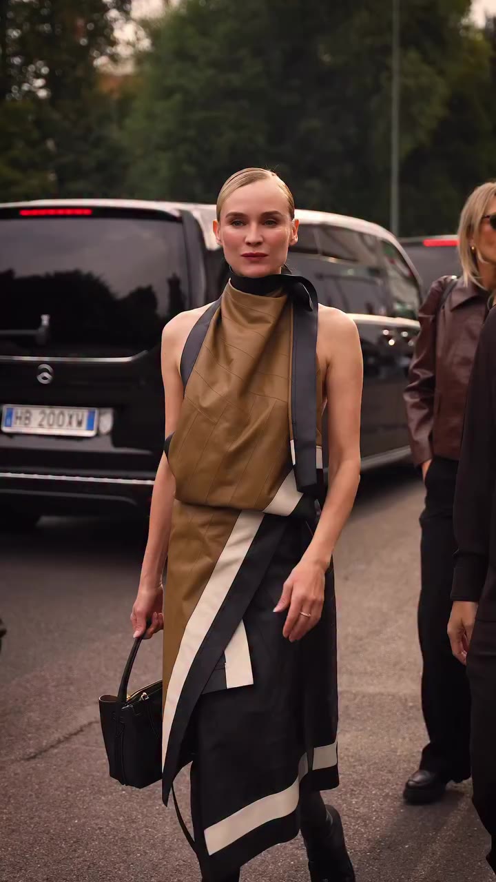 Actress @dianekruger makes a statement at the Tod’s Spring Summer 2027 Women’s…