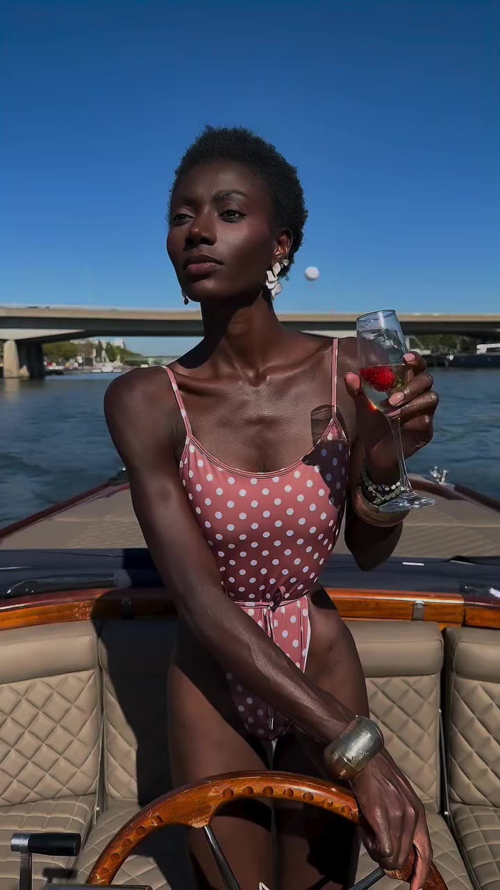 Your official favorite boat captain, Mary Timms, at your service 👩‍✈️🛥️🤩😂…