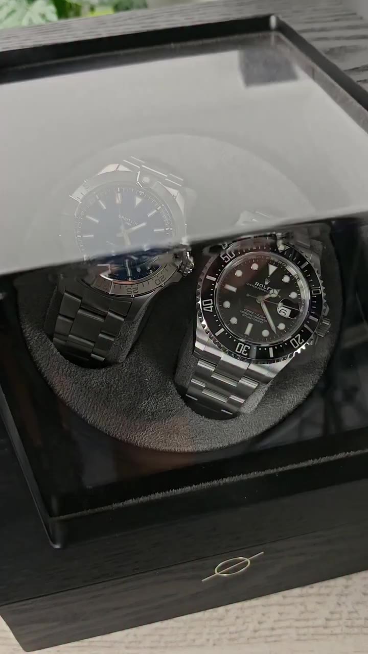 The Sea-Dweller and the Avenger, side by side in the @roogs.nl watch winder…