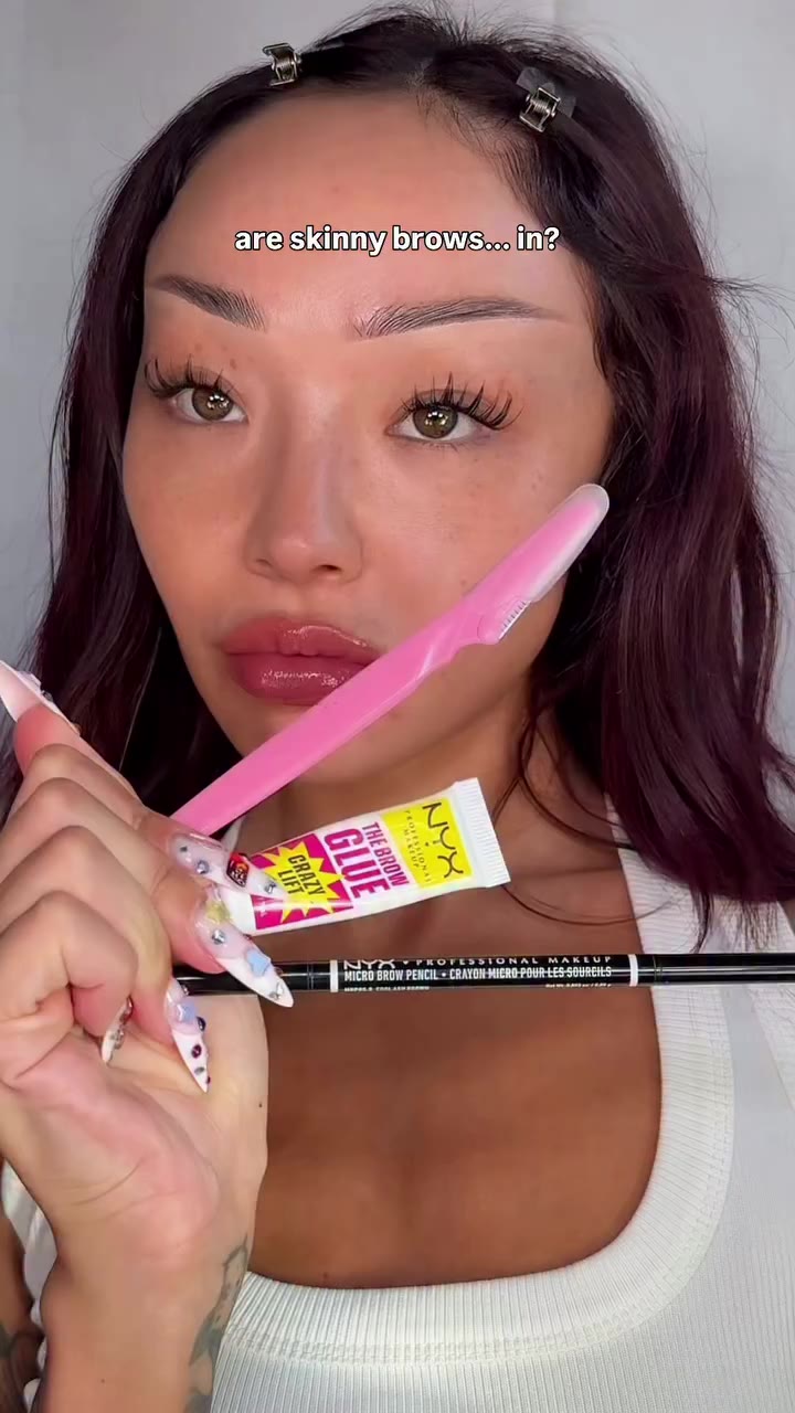 what’s your brow style babes? #nyxcosmetics #crazylift #microbrow