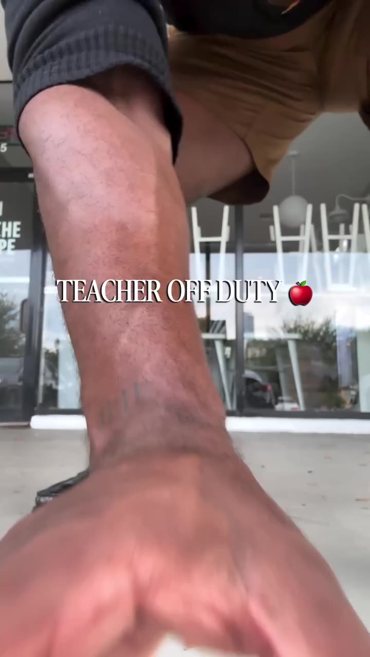 Teacher off duty, but the outfit is still getting an A. 🍎😎 Graphic knit…