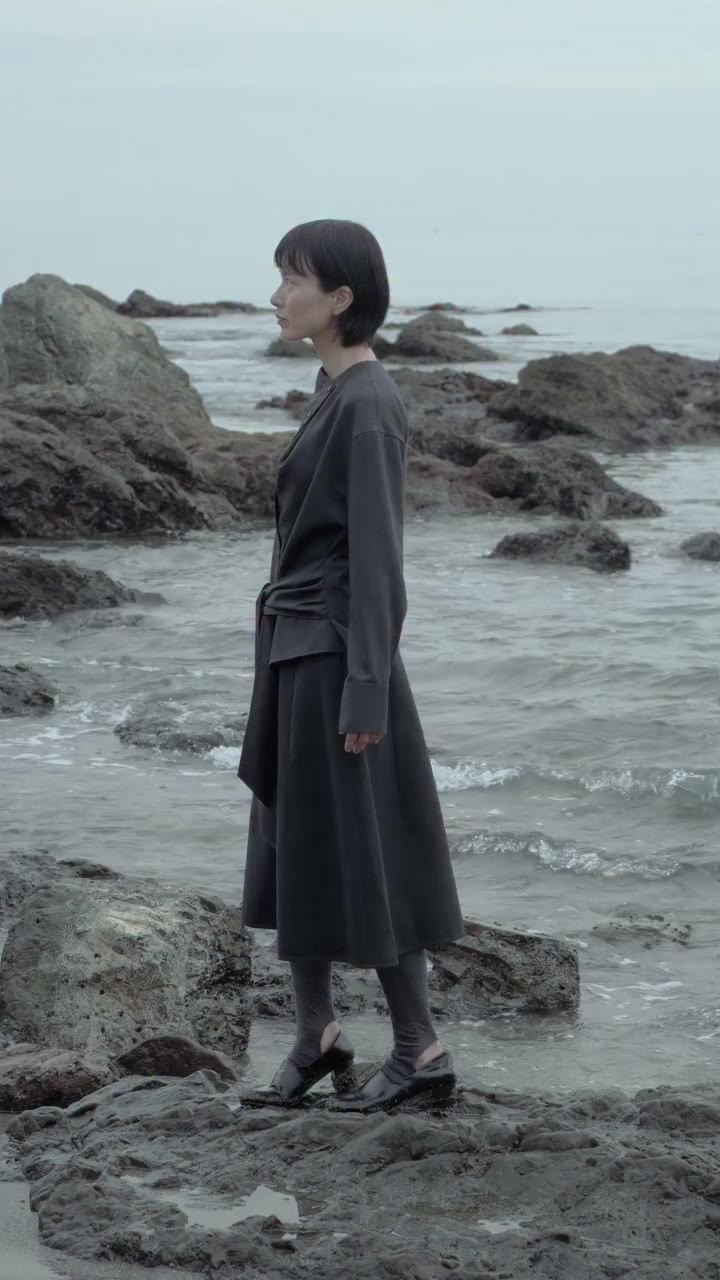 Sep. 26th. Between tide and stone. A knot at the waist, a softened neckline…