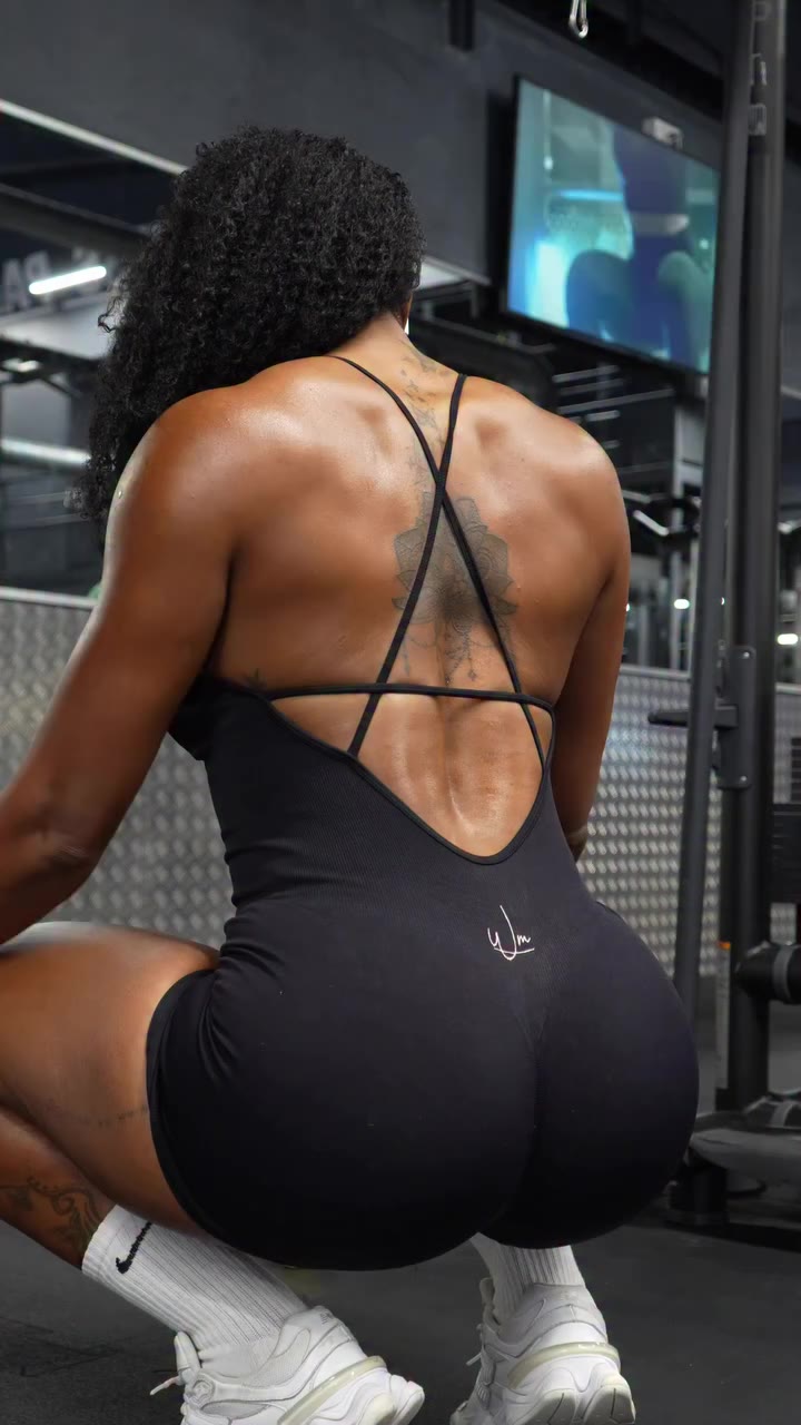 Strong back, sexy energy 🫦 Ce jour-là, je testais de nouveaux exercices qui…