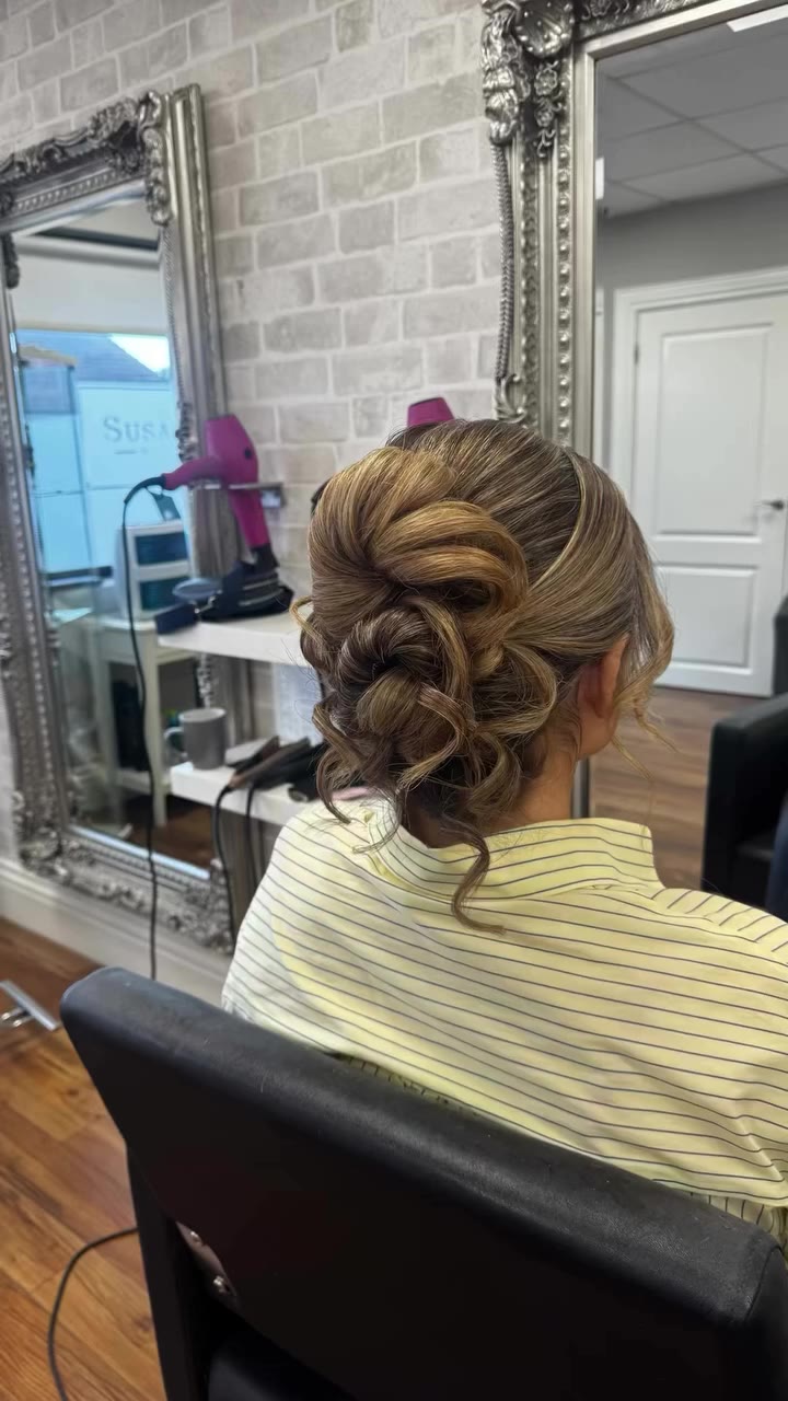 Another beautiful up do created in the salon today. I really love putting hair…