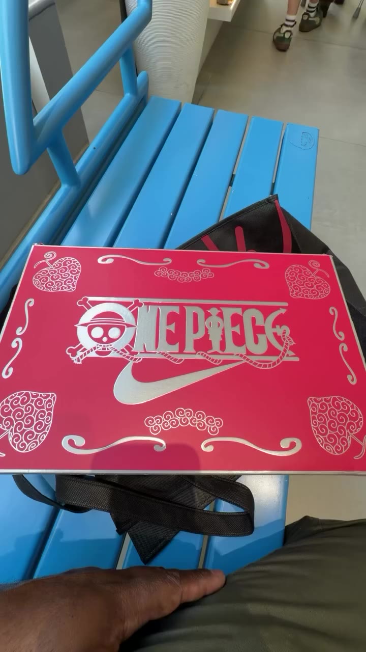 Today I went down to @offspringhq King’s Cross to pick up the @onepiece_staff…