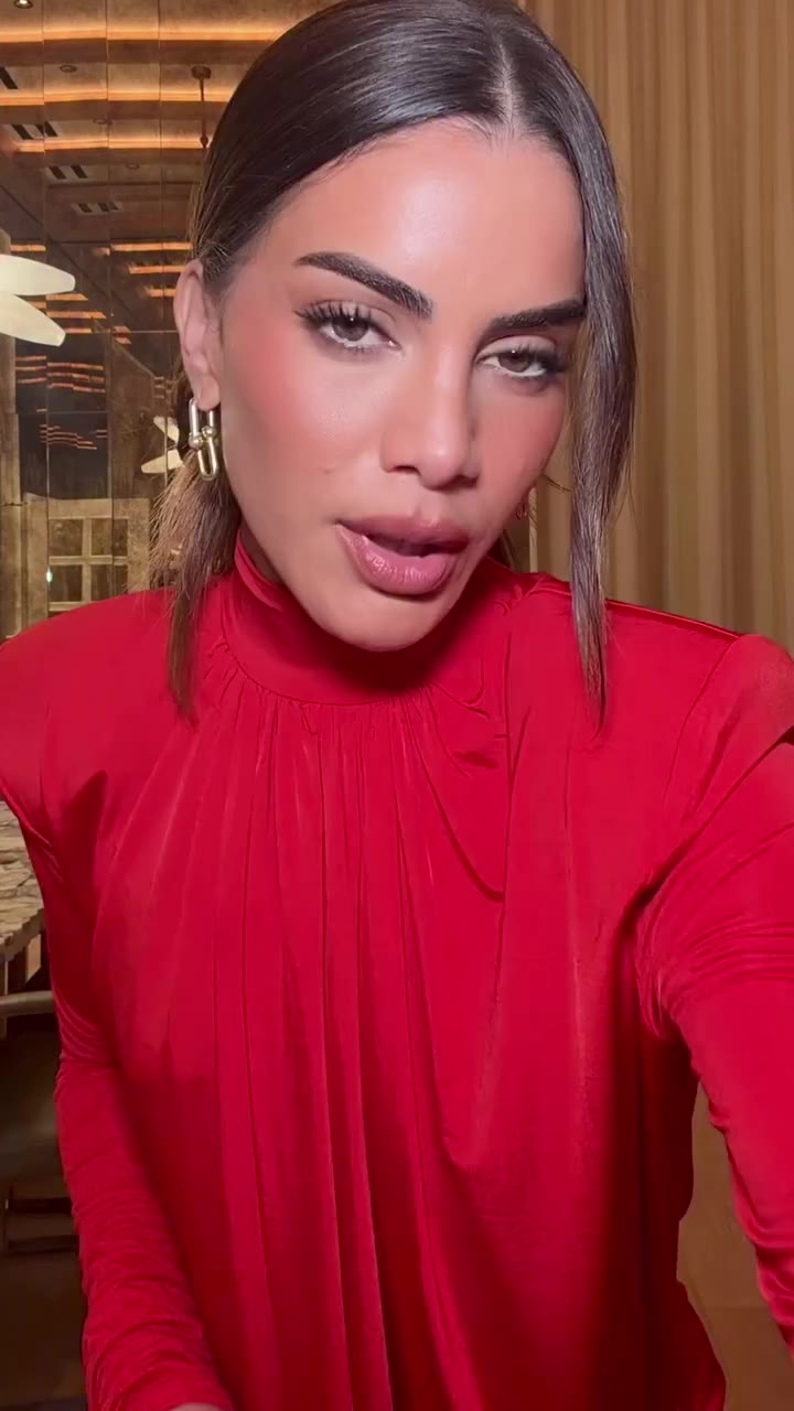 ♥️💋night out in the perfect red dress! @camilacoelhocollection • #reddress…