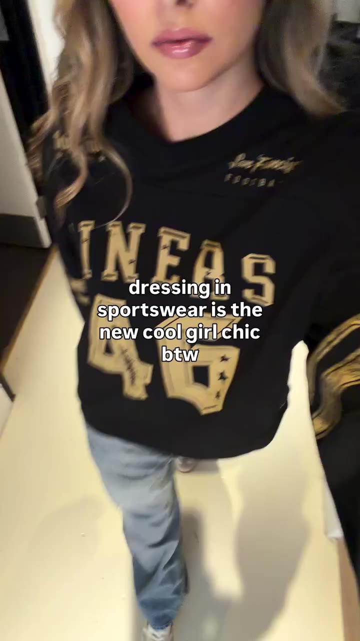 Sportswear chic, always. ⚡️